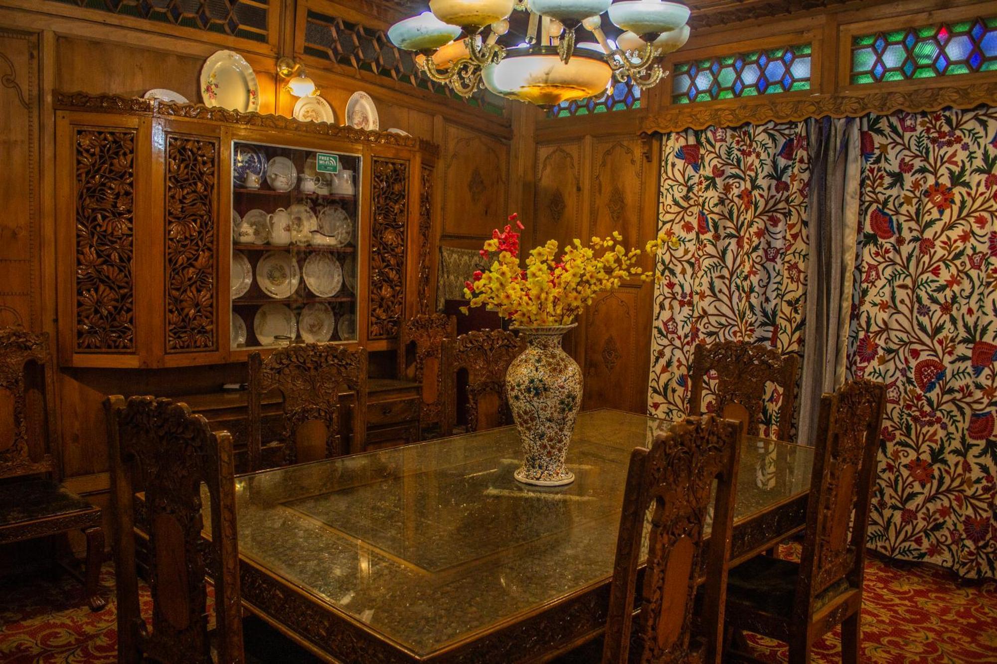 House Boat New Manora Bed & Breakfast Srinagar  Ngoại thất bức ảnh