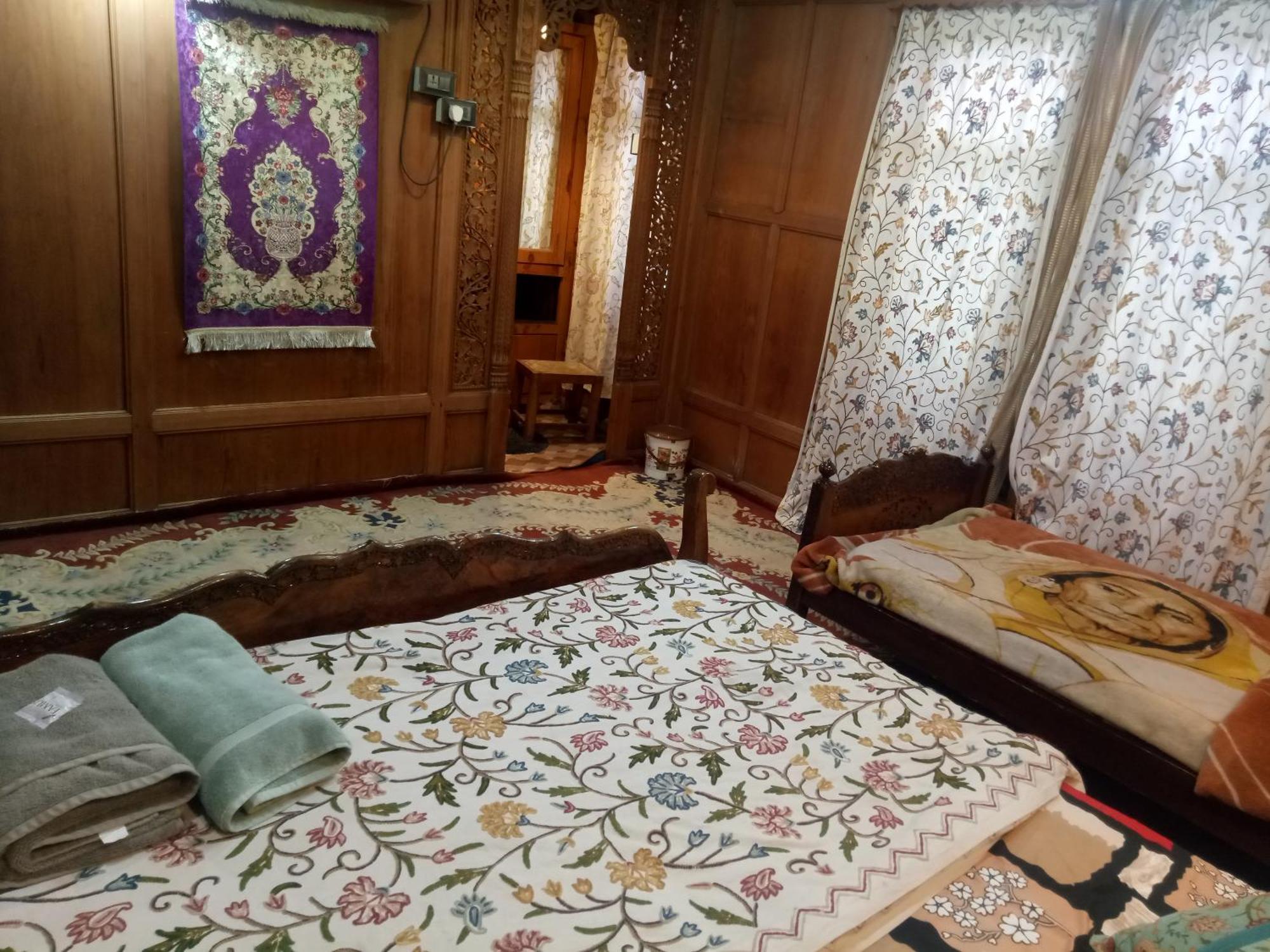 House Boat New Manora Bed & Breakfast Srinagar  Ngoại thất bức ảnh