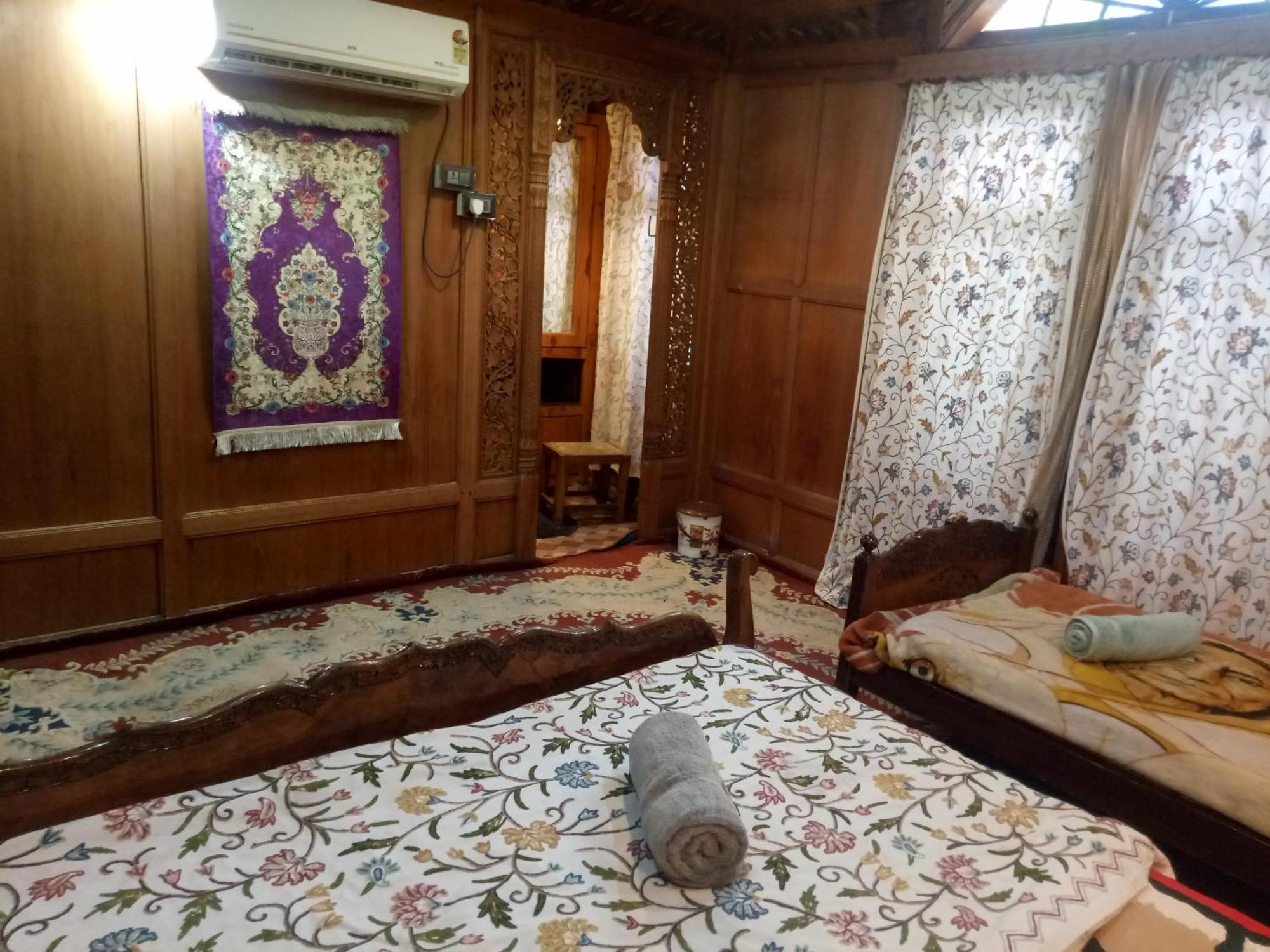 House Boat New Manora Bed & Breakfast Srinagar  Ngoại thất bức ảnh