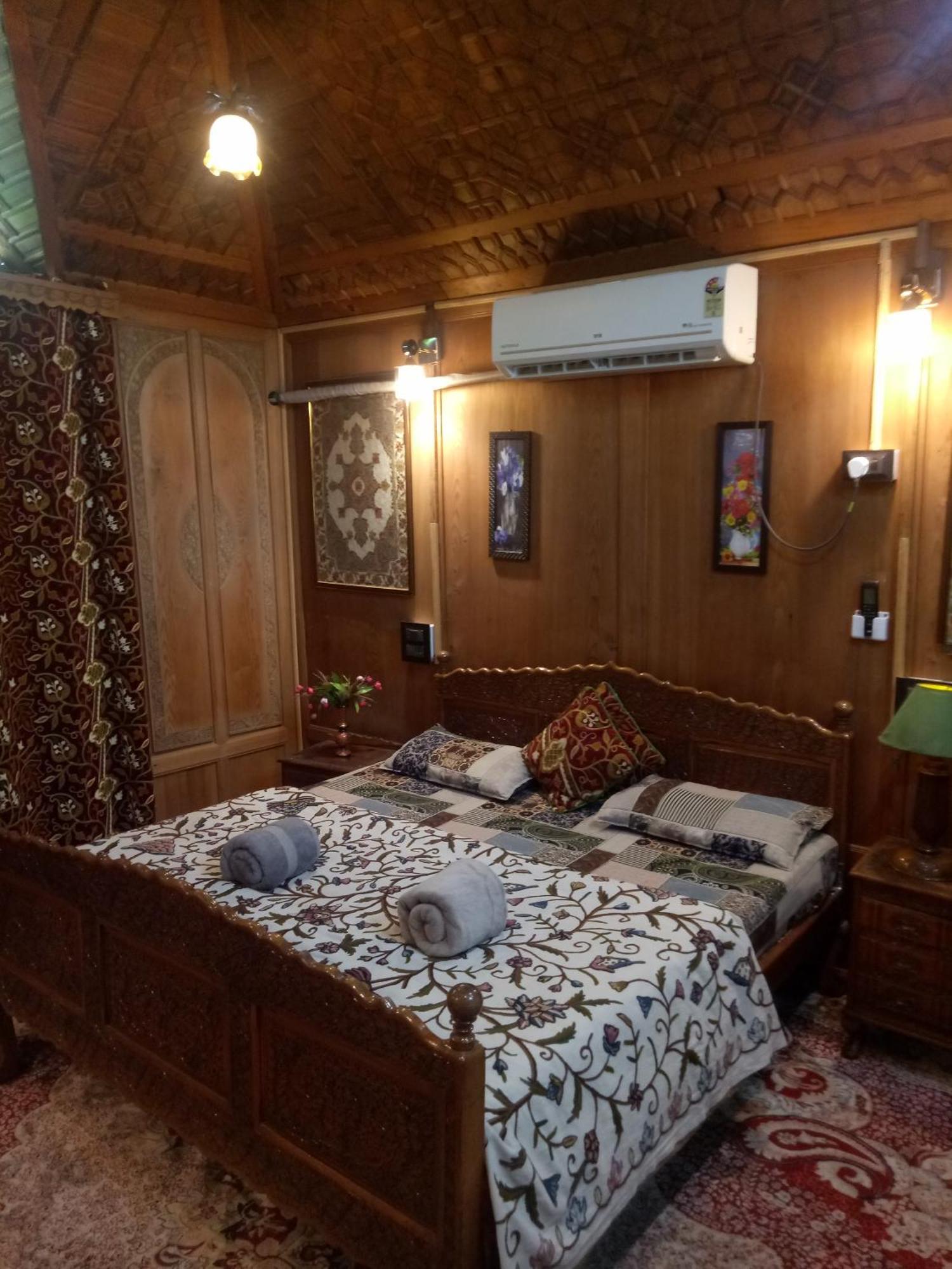 House Boat New Manora Bed & Breakfast Srinagar  Ngoại thất bức ảnh